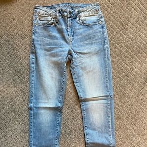 American eagle light wash skinny jeans size 29/32